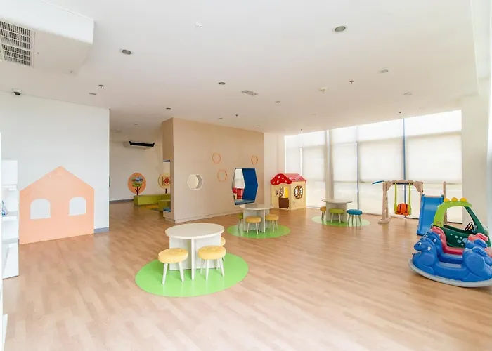 Apartment Omp 15c-t2, Seaview, Pool & Access, Near Airport, Fast Wi-fi, Netflix *