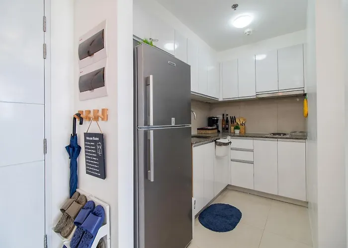 Omp 15c-t2, Seaview, Pool & Access, Near Airport, Fast Wi-fi, Netflix Apartment *