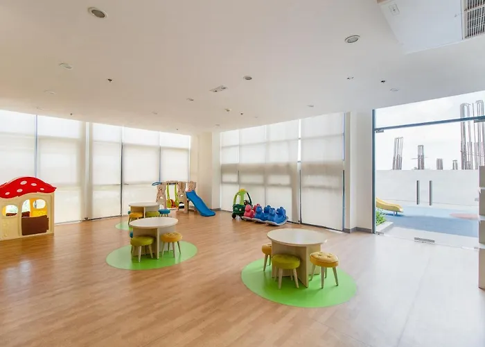 Omp 15c-t2, Seaview, Pool & Access, Near Airport, Fast Wi-fi, Netflix *