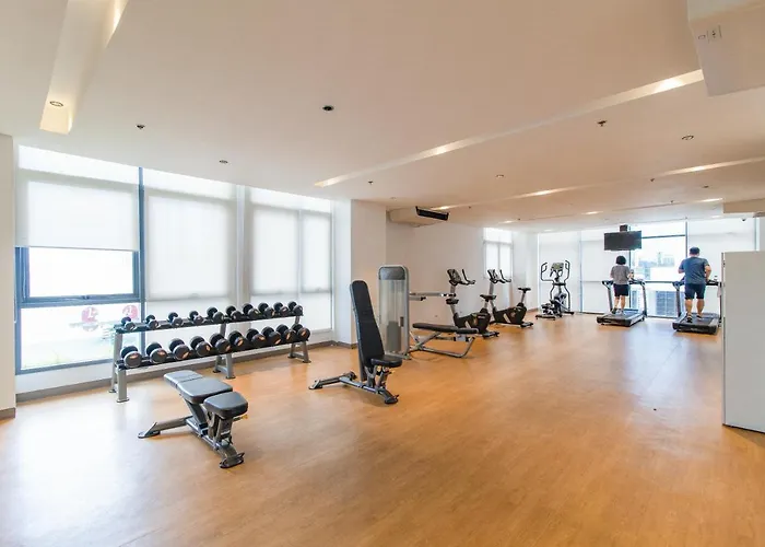 Omp 15c-t2, Seaview, Pool & Access, Near Airport, Fast Wi-fi, Netflix
