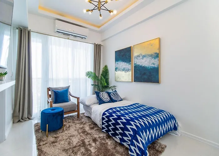 Apartment Omp 15c-t2, Seaview, Pool & Access, Near Airport, Fast Wi-fi, Netflix *