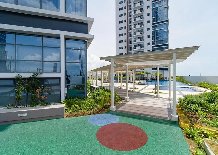 Apartment Omp 15c-t2, Seaview, Pool & Access, Near Airport, Fast Wi-fi, Netflix