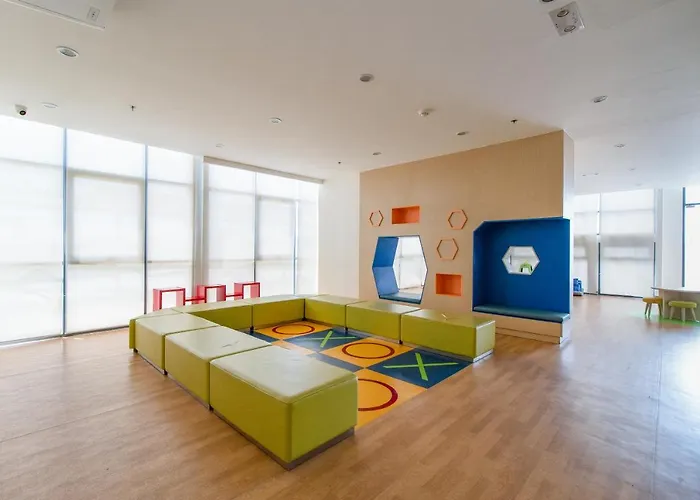 Omp 15c-t2, Seaview, Pool & Access, Near Airport, Fast Wi-fi, Netflix *