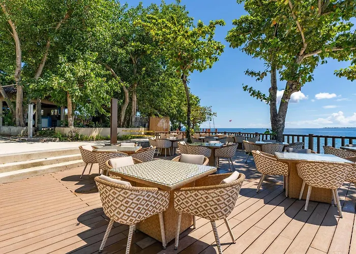 Omp 15c-t2, Seaview, Pool & Access, Near Airport, Fast Wi-fi, Netflix